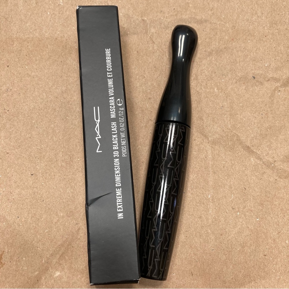Mac in extreme dimension 3D black lash mascara